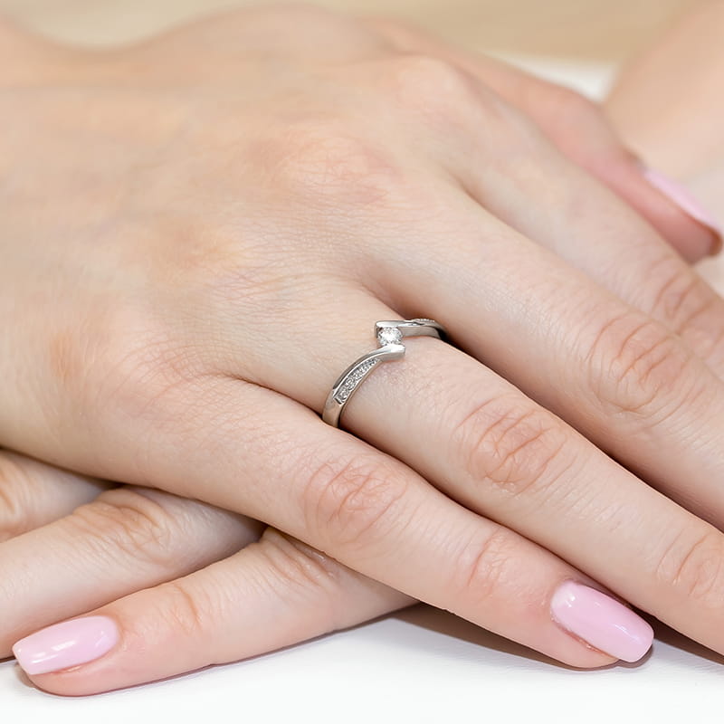 Auksinis Žiedas Su Deimantu