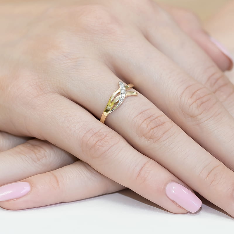 Gold Ring With Diamonds