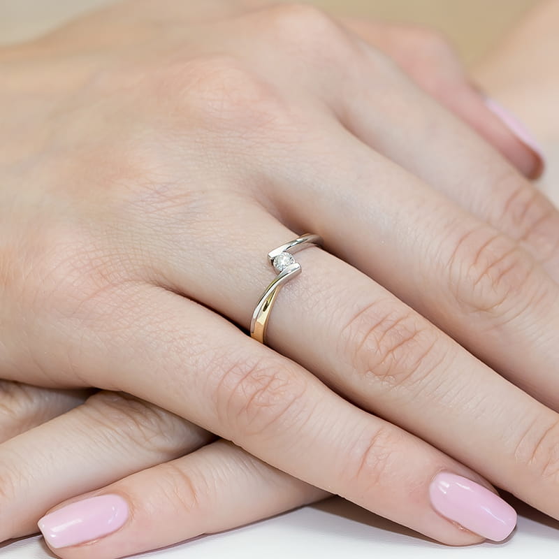 Auksinis Žiedas Su Deimantu