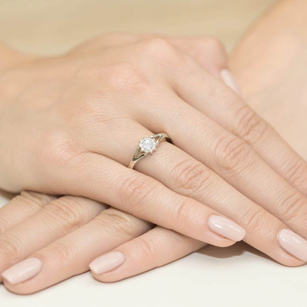 Auksinis Žiedas Su Deimantais