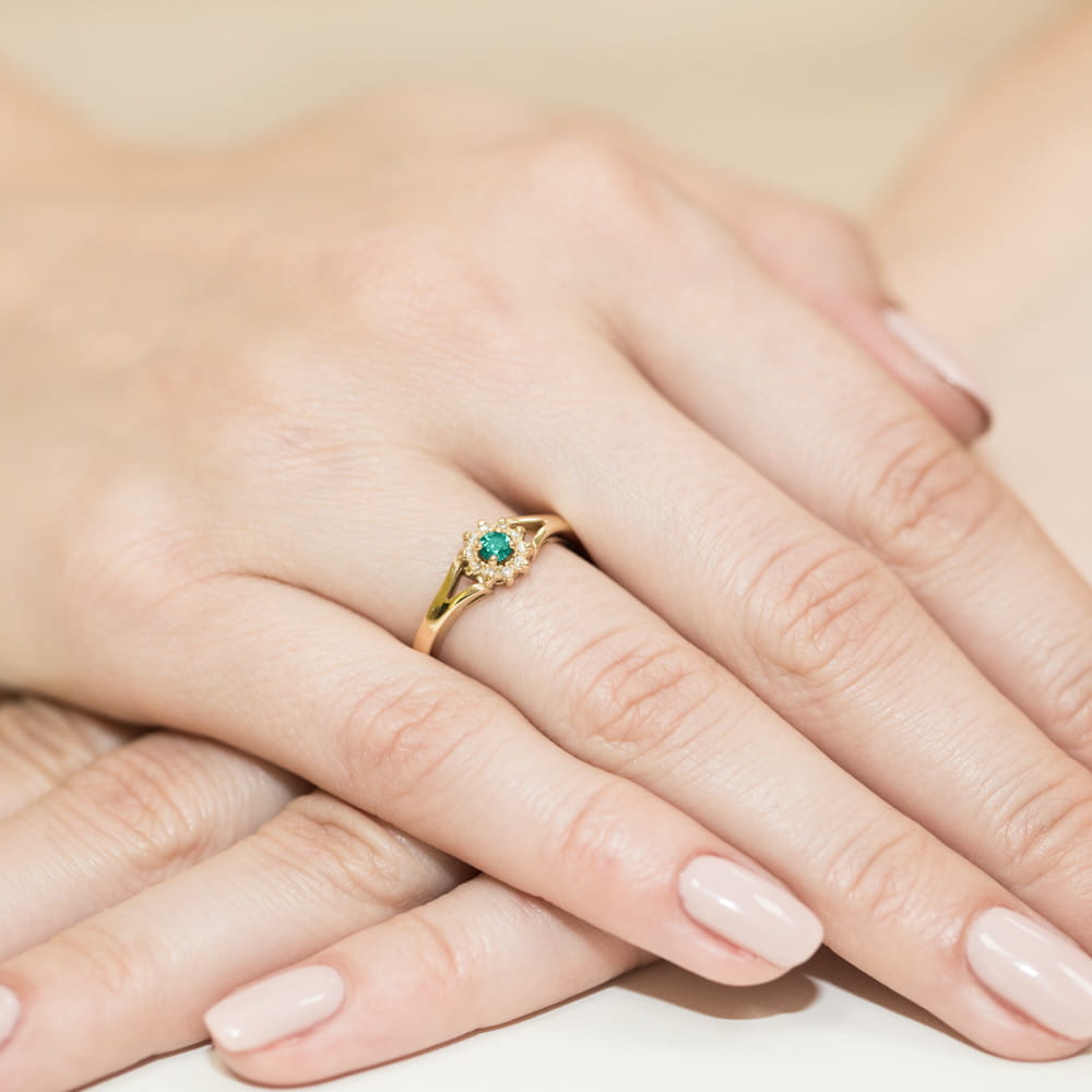 Auksinis Žiedas Su Smaragdas Ir Deimantais