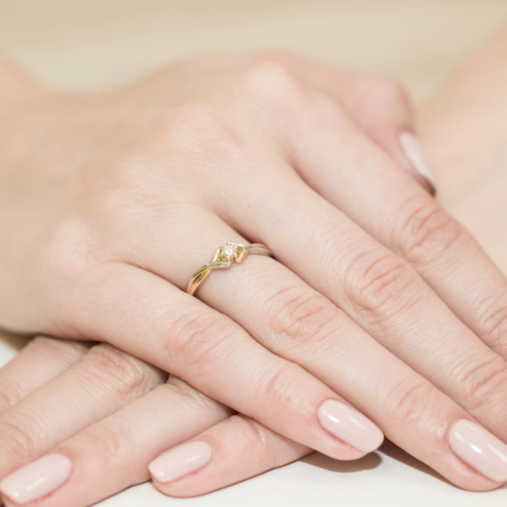 Auksinis Žiedas Su Deimantu