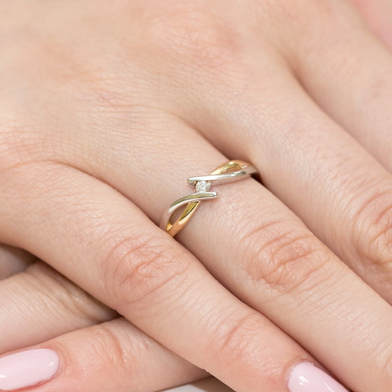 Auksinis Žiedas Su Deimantu