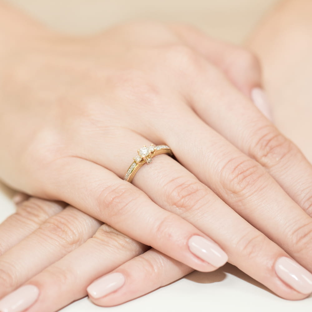 Auksinis Žiedas Su Deimantais