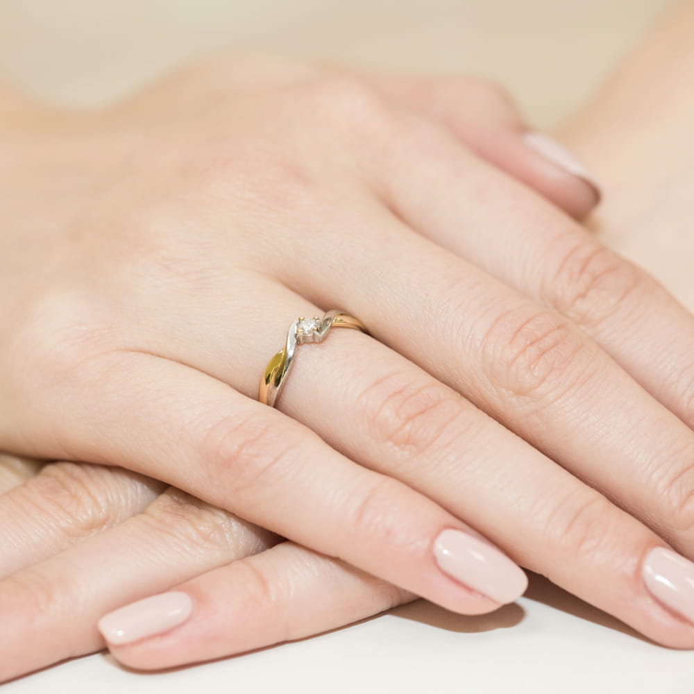 Auksinis Žiedas Su Deimantu