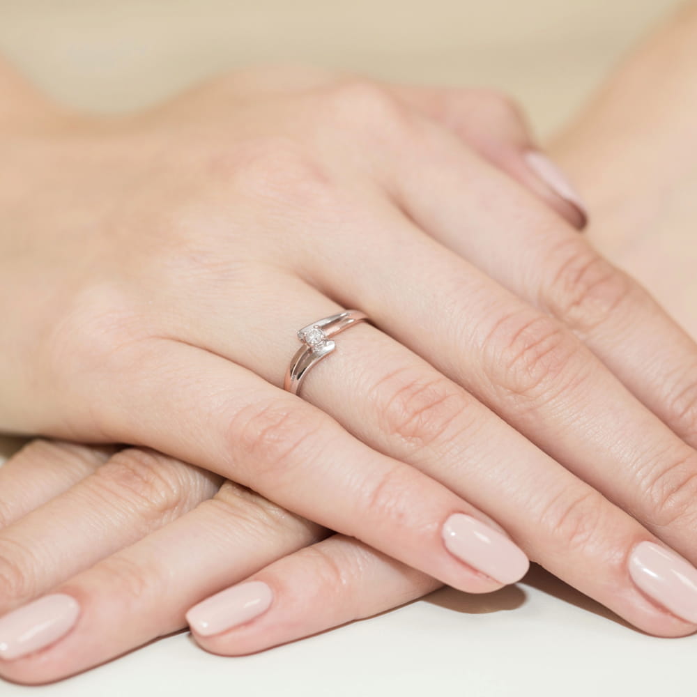 Auksinis Žiedas Su Deimantu