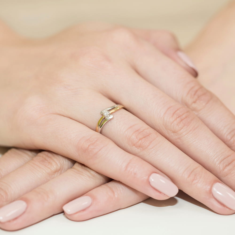 Auksinis Žiedas Su Deimantu