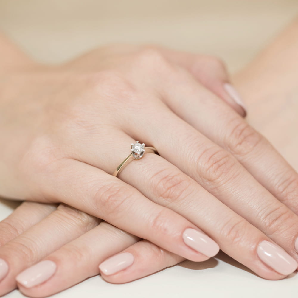 Auksinis Žiedas Su Deimantu