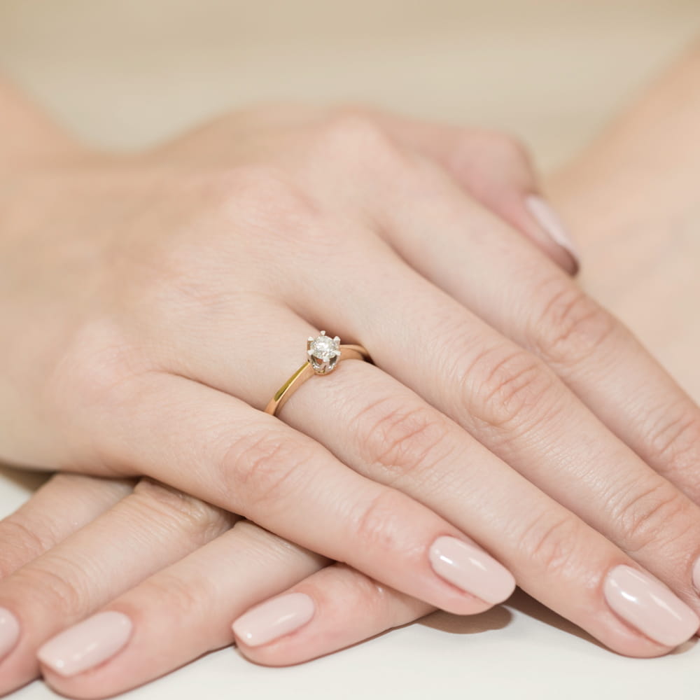 Auksinis Žiedas Su Deimantu