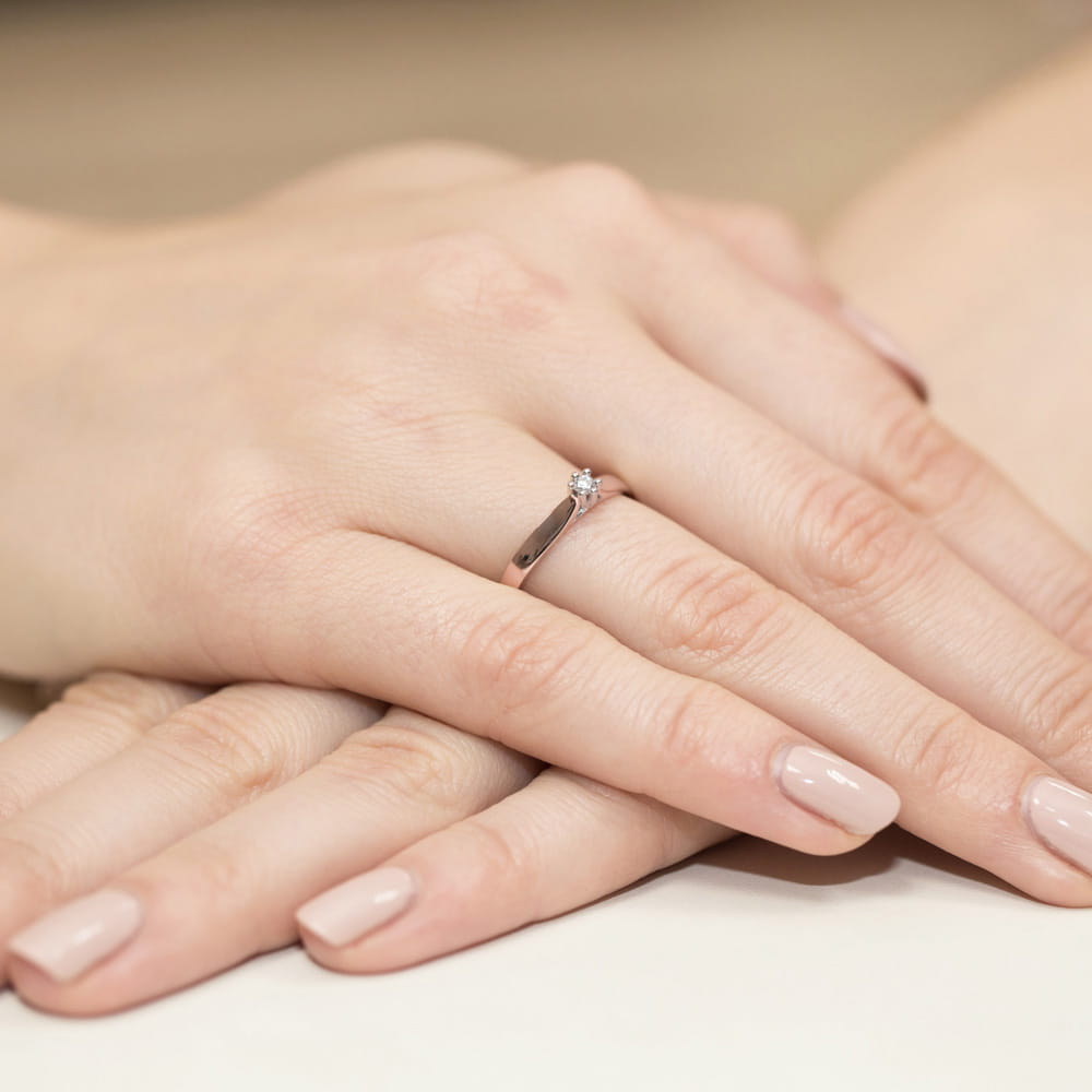 Auksinis Žiedas Su Deimantu