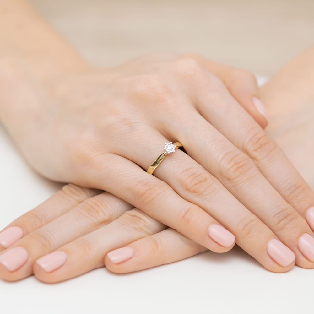 Auksinis Žiedas Su Deimantu