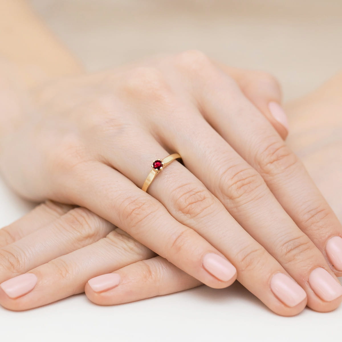 Auksinis Žiedas Su Rubinu