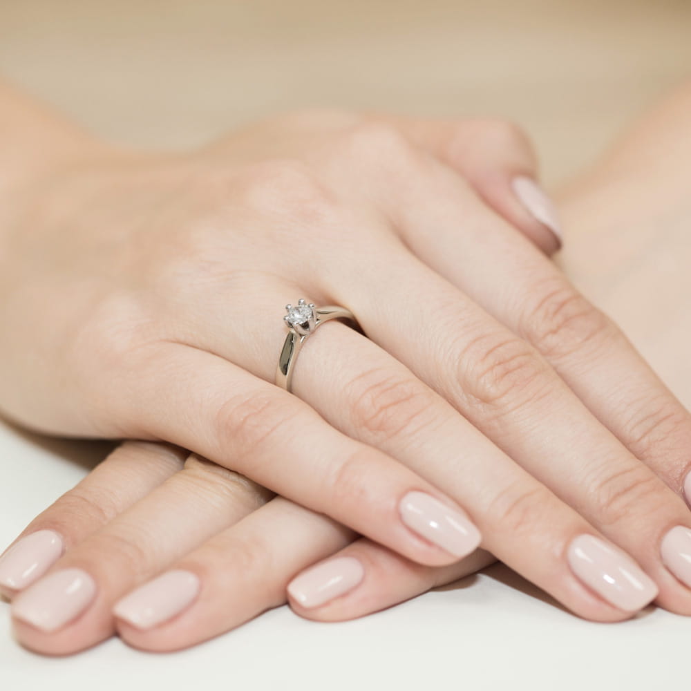 Auksinis Žiedas Su Deimantu