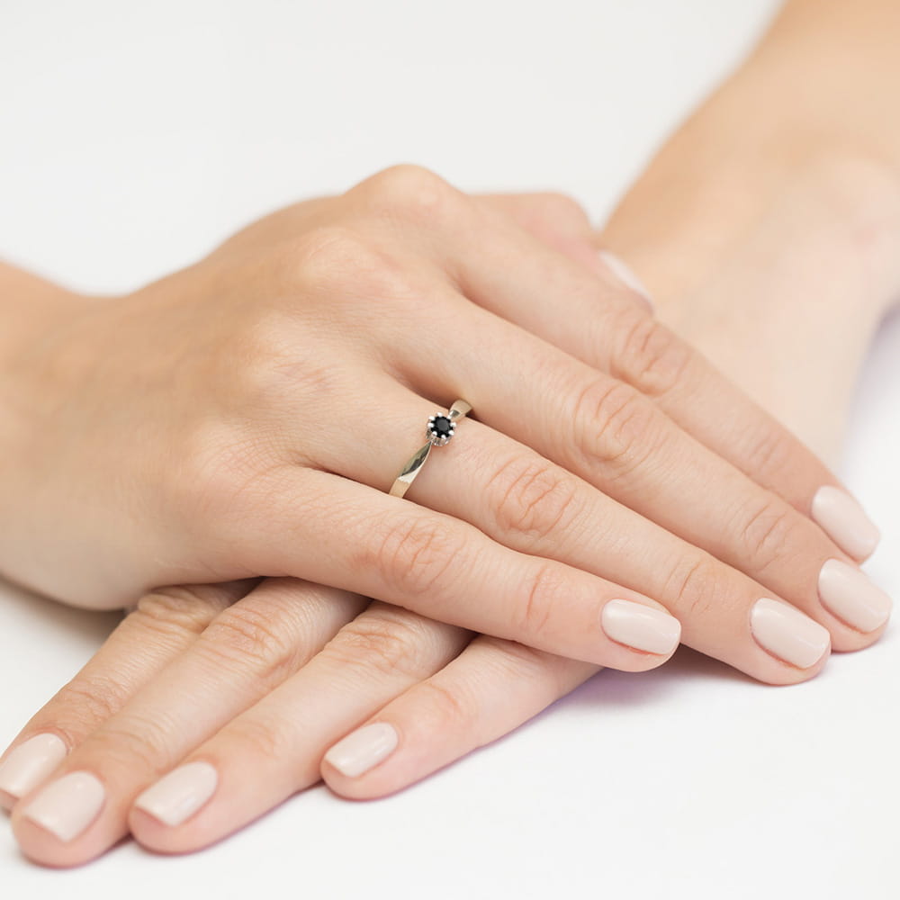 Auksinis Žiedas Su Juodu Deimantu