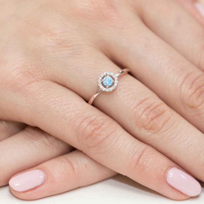 Auksinis Žiedas Su Topazu Ir Deimantais