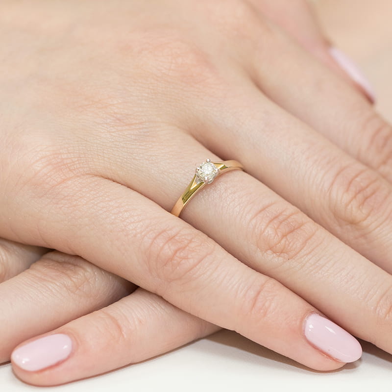 Gold Ring With Diamond
