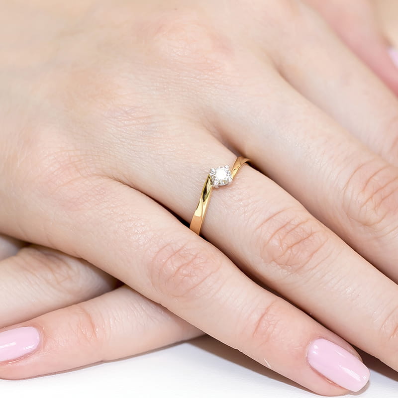 Gold Ring With Diamond