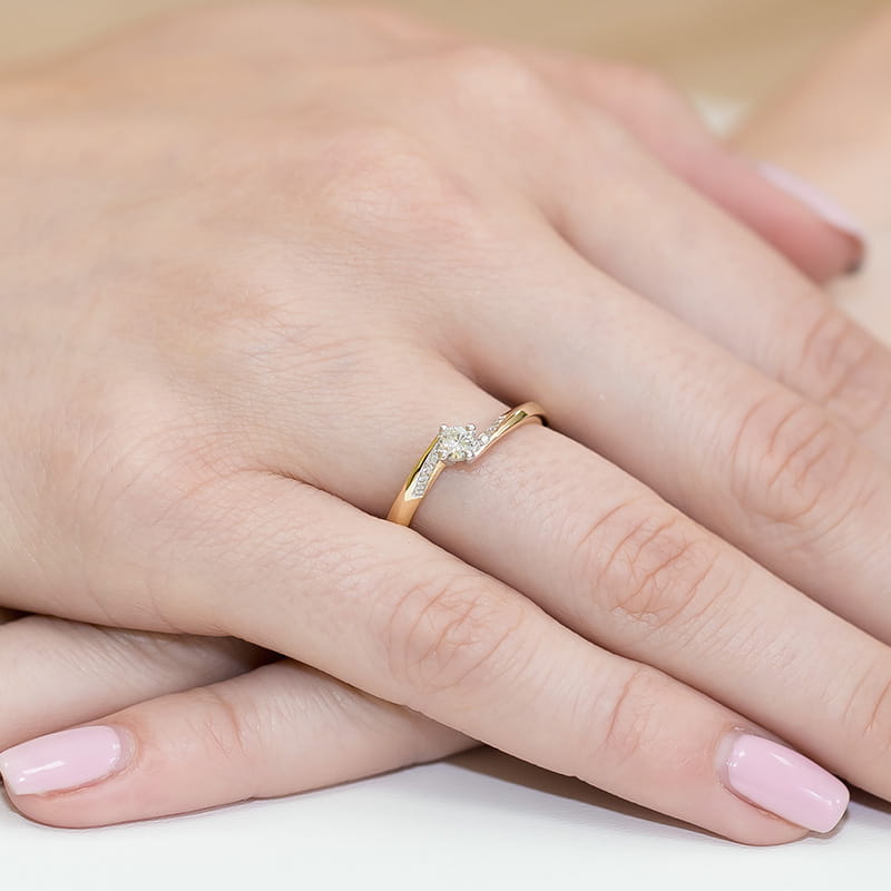 Auksinis Žiedas Su Deimantais