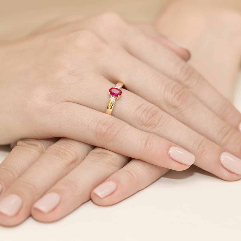 Auksinis Žiedas Su Rubinu Ir Deimantais