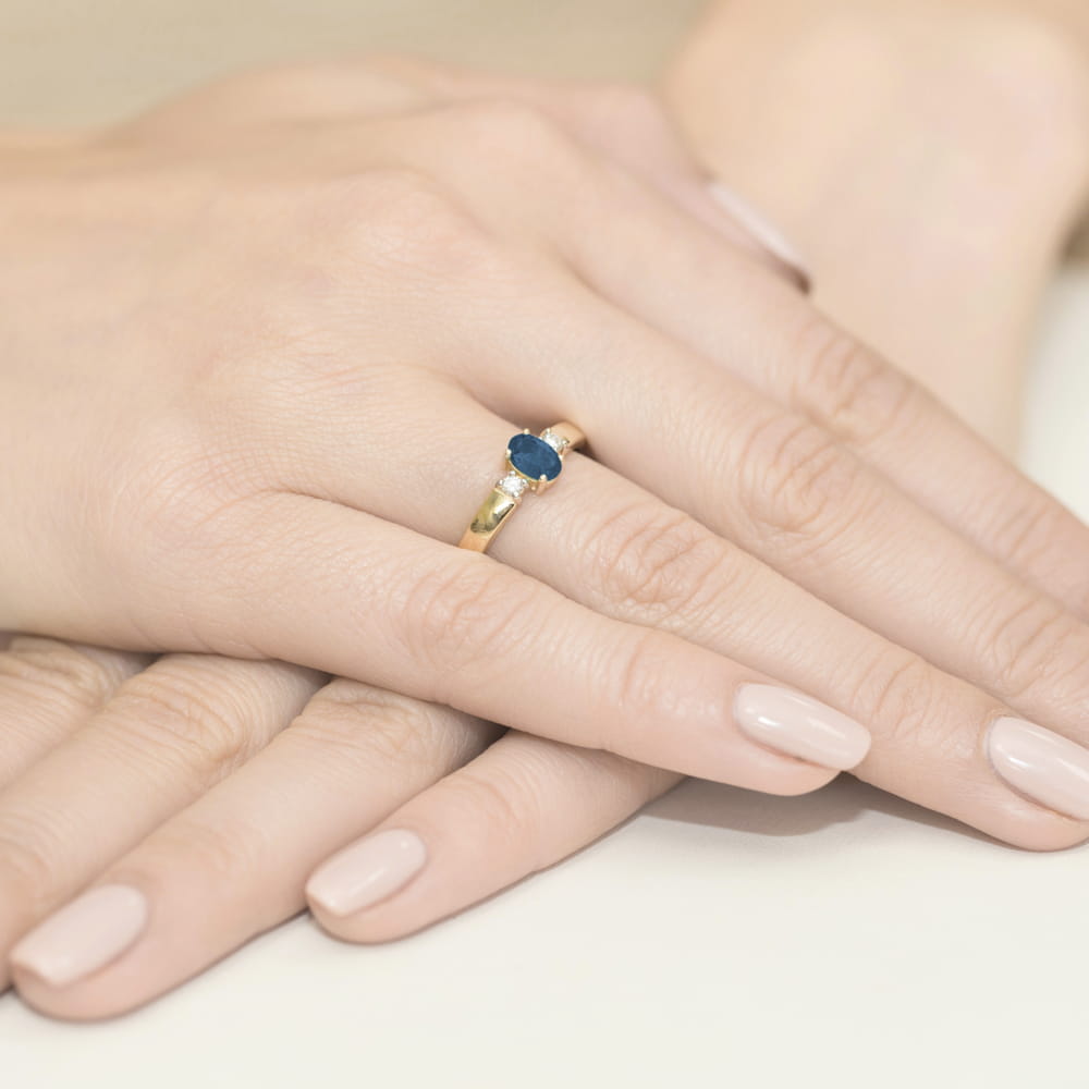 Auksinis Žiedas Su Safyru Ir Deimantais