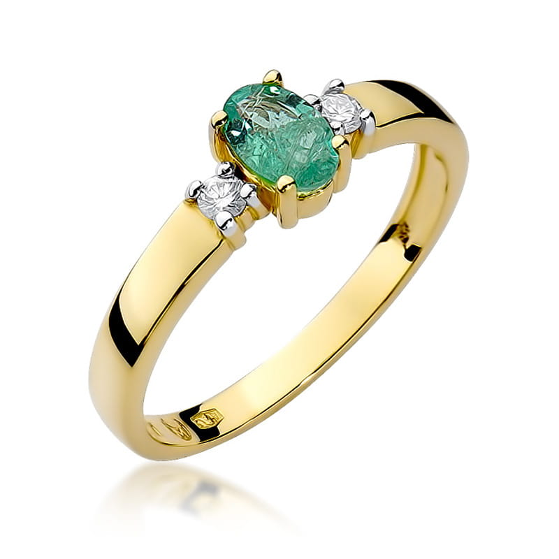 Gold Ring With Emerald And Diamonds