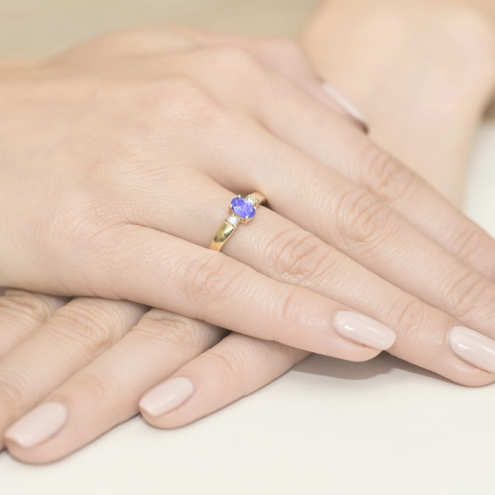 Gold Ring With Tanzanite And Diamonds