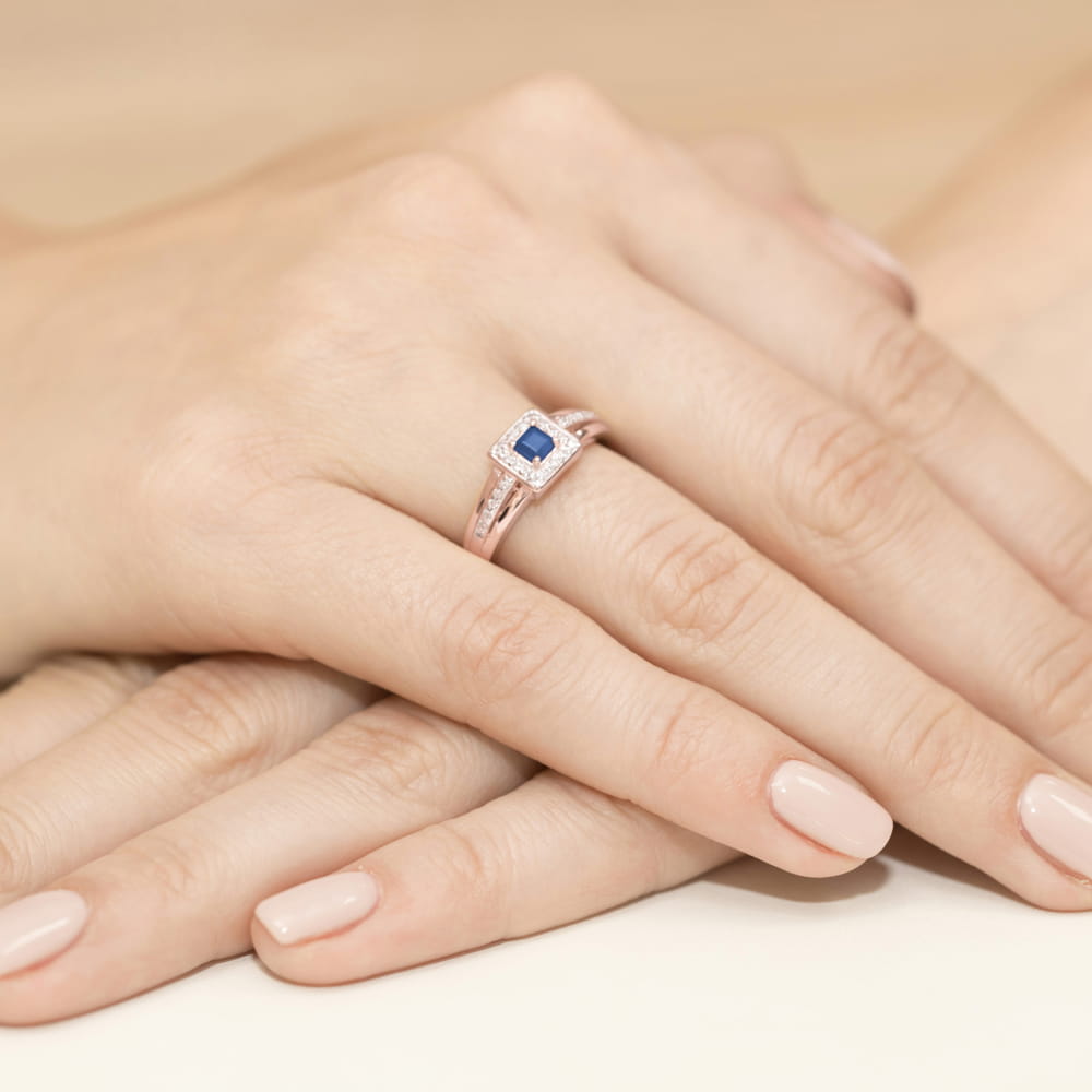 Auksinis Žiedas Su Safyru Ir Deimantais