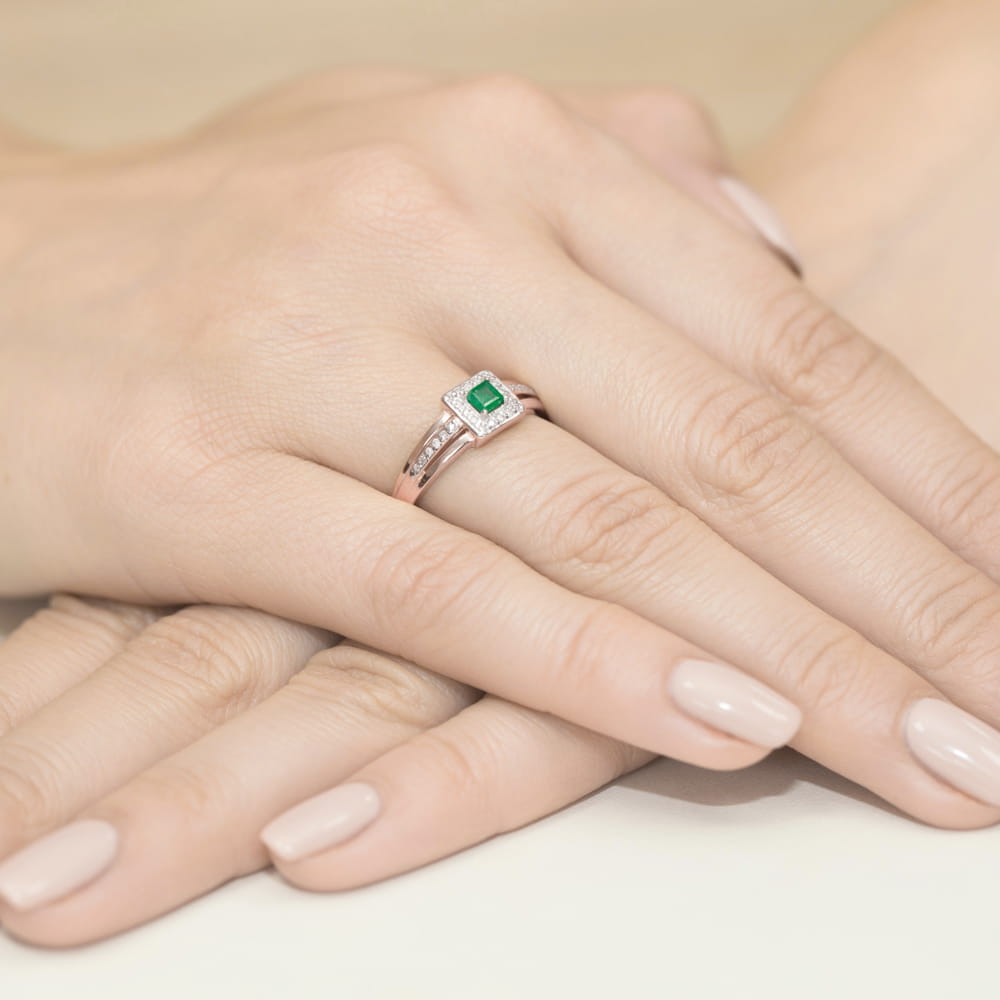 Auksinis Žiedas Su Smaragdu Ir Deimantais