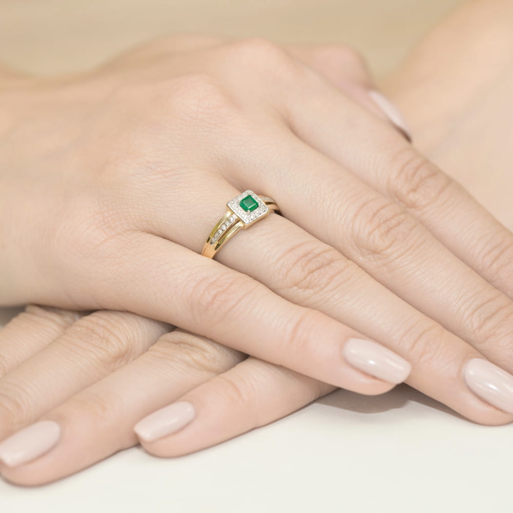 Auksinis Žiedas Su Smaragdu Ir Deimantais