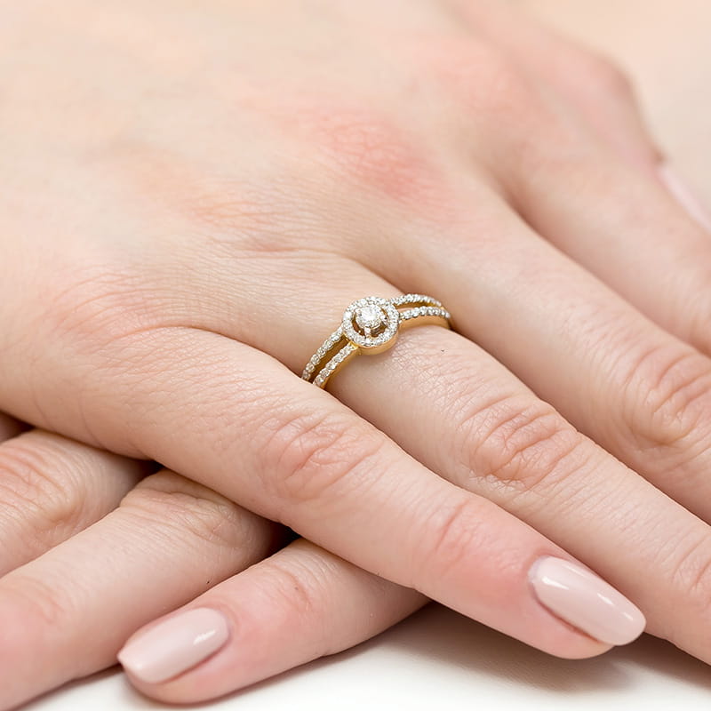 Gold Ring With Diamonds