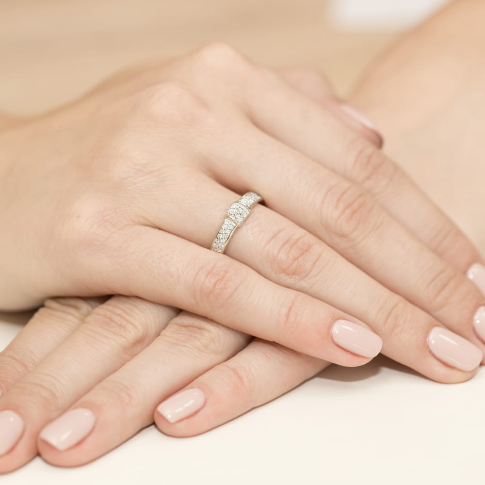 Auksinis Žiedas Su Deimantais