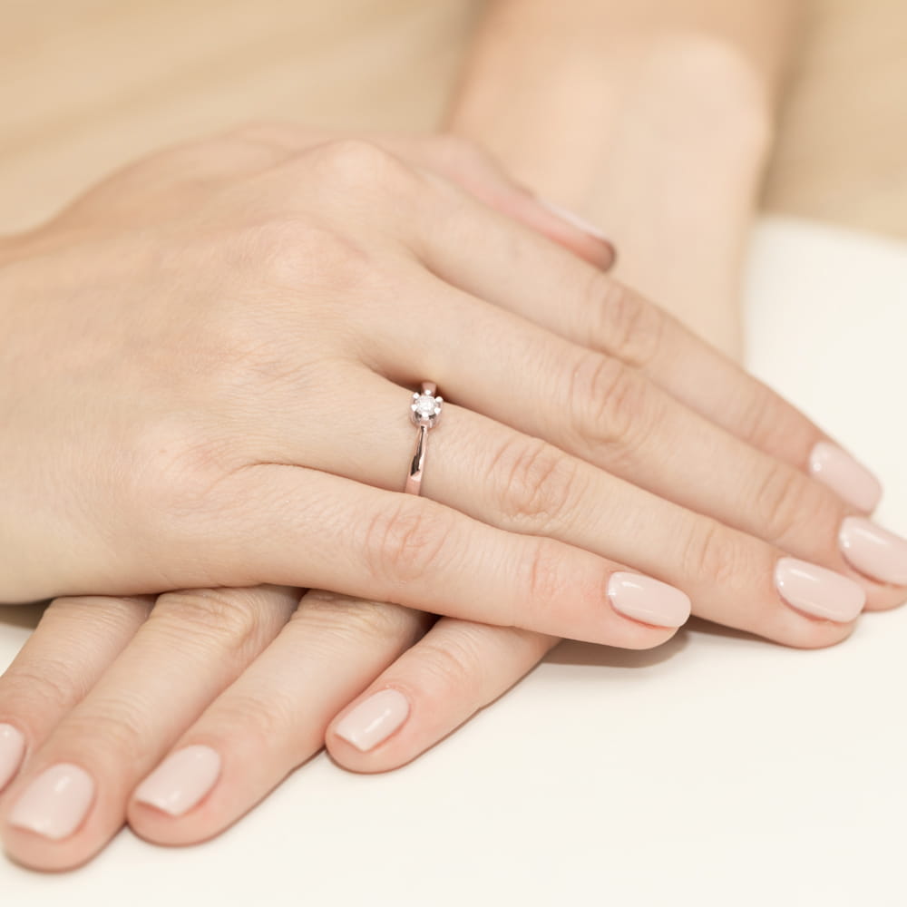 Auksinis Žiedas Su Deimantu