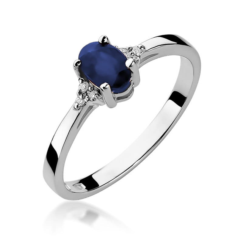Gold Ring With Sapphire And Diamonds