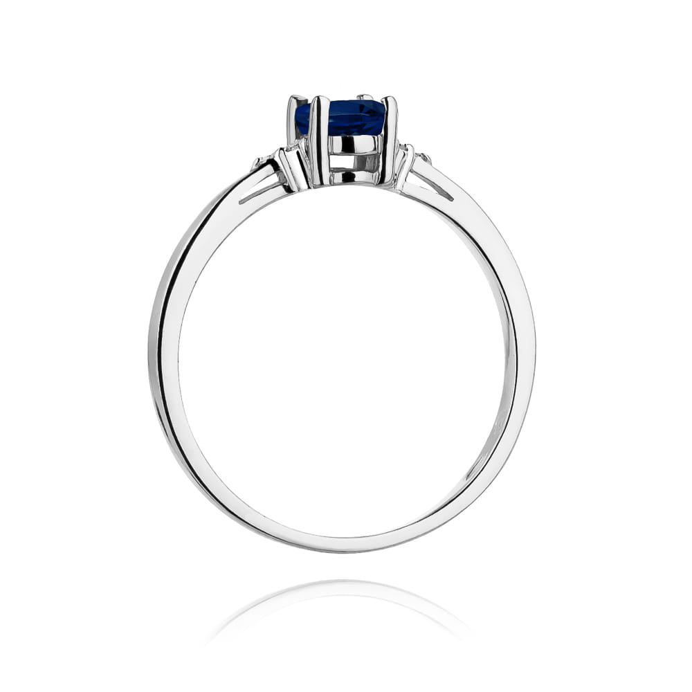 Gold Ring With Sapphire And Diamonds