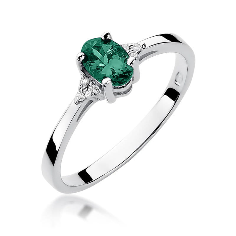 Gold Ring With Emerald And Diamonds