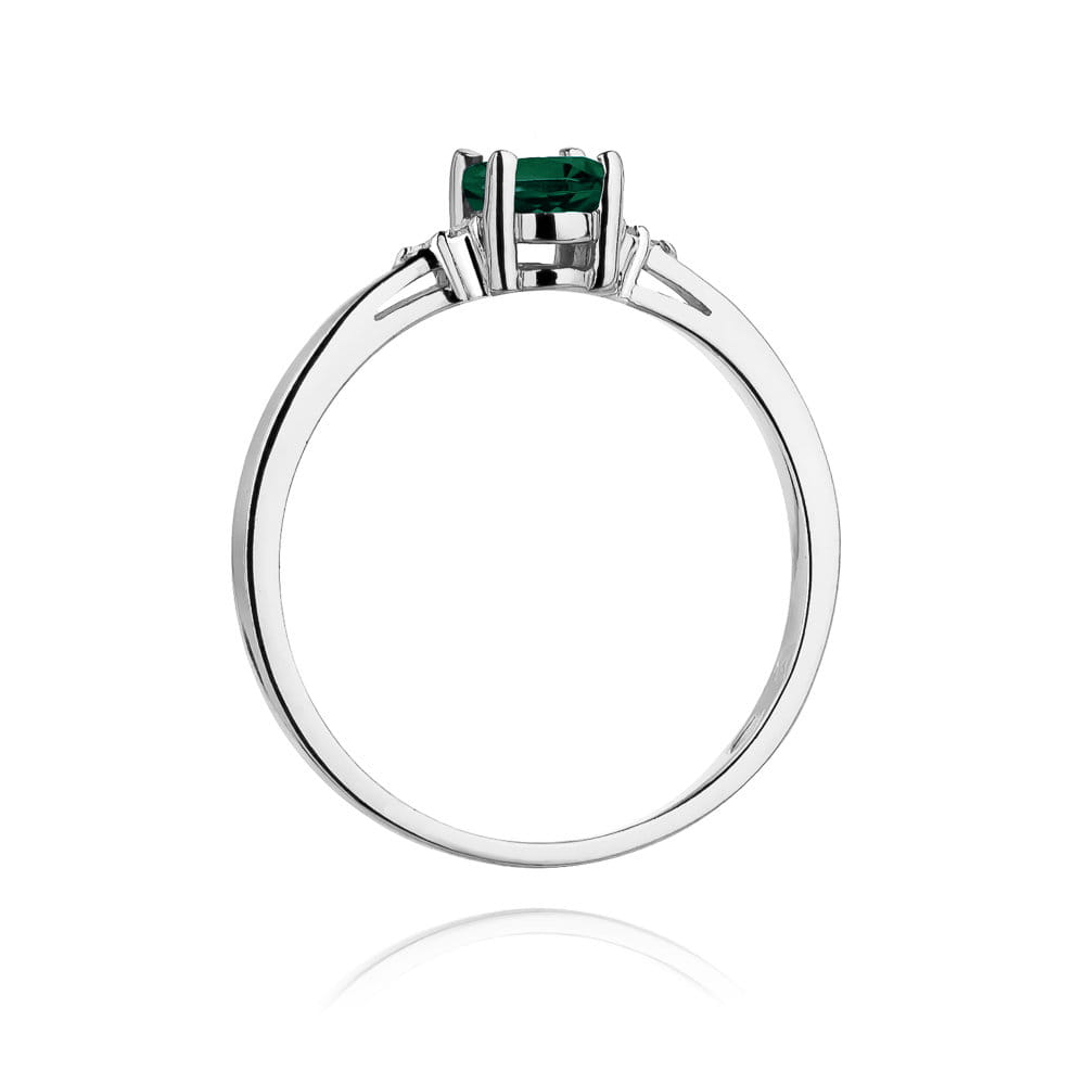 Gold Ring With Emerald And Diamonds