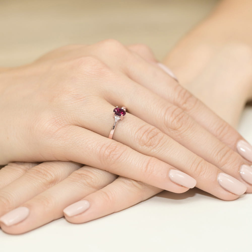 Auksinis Žiedas Su Rodolitu Ir Deimantais