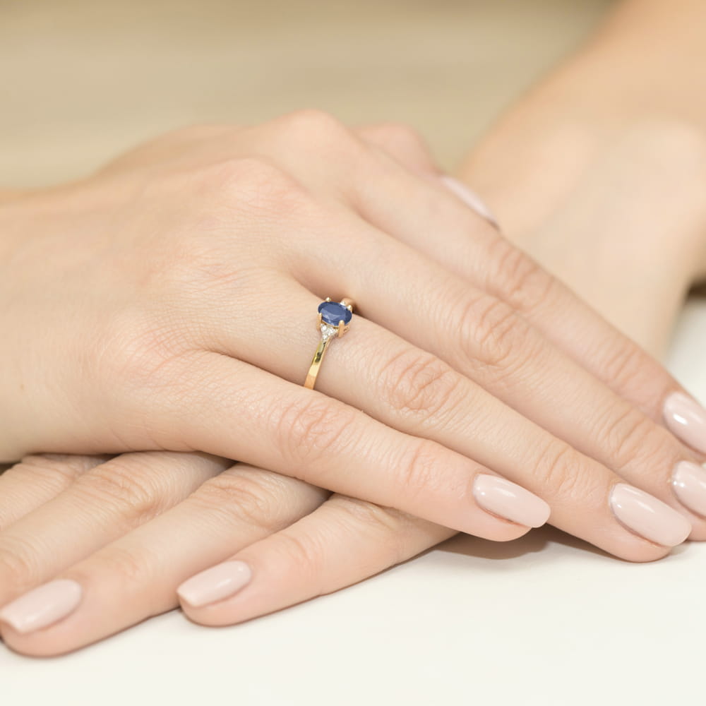 Auksinis Žiedas Su Safyru Ir Deimantais