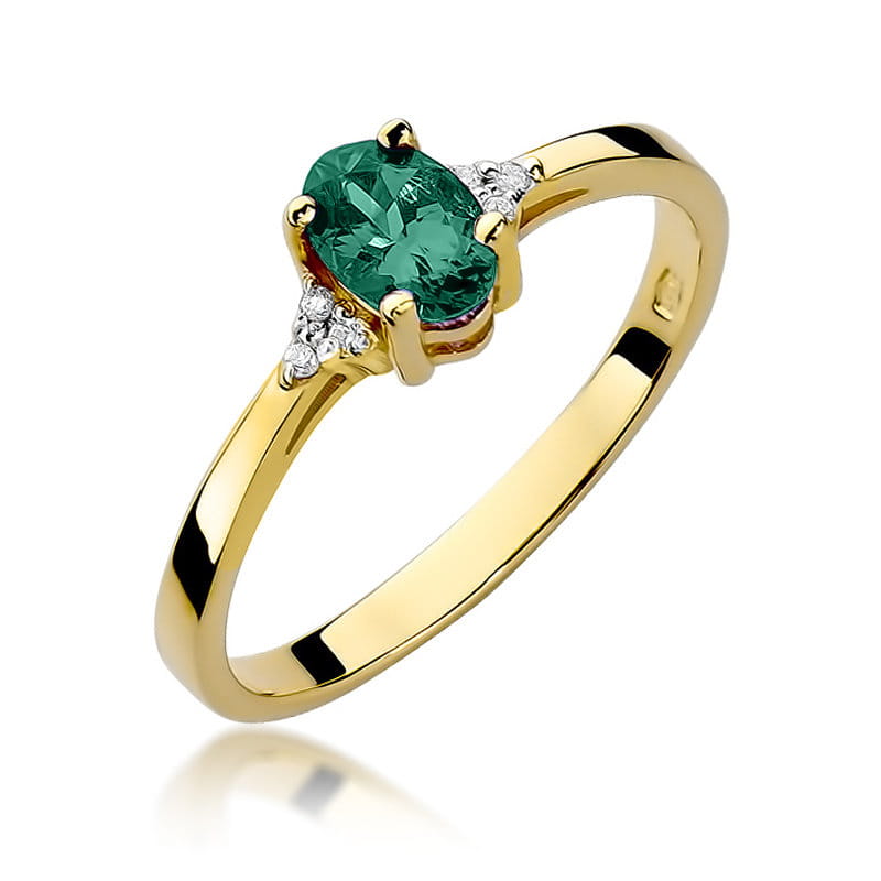 Gold Ring With Emerald And Diamonds