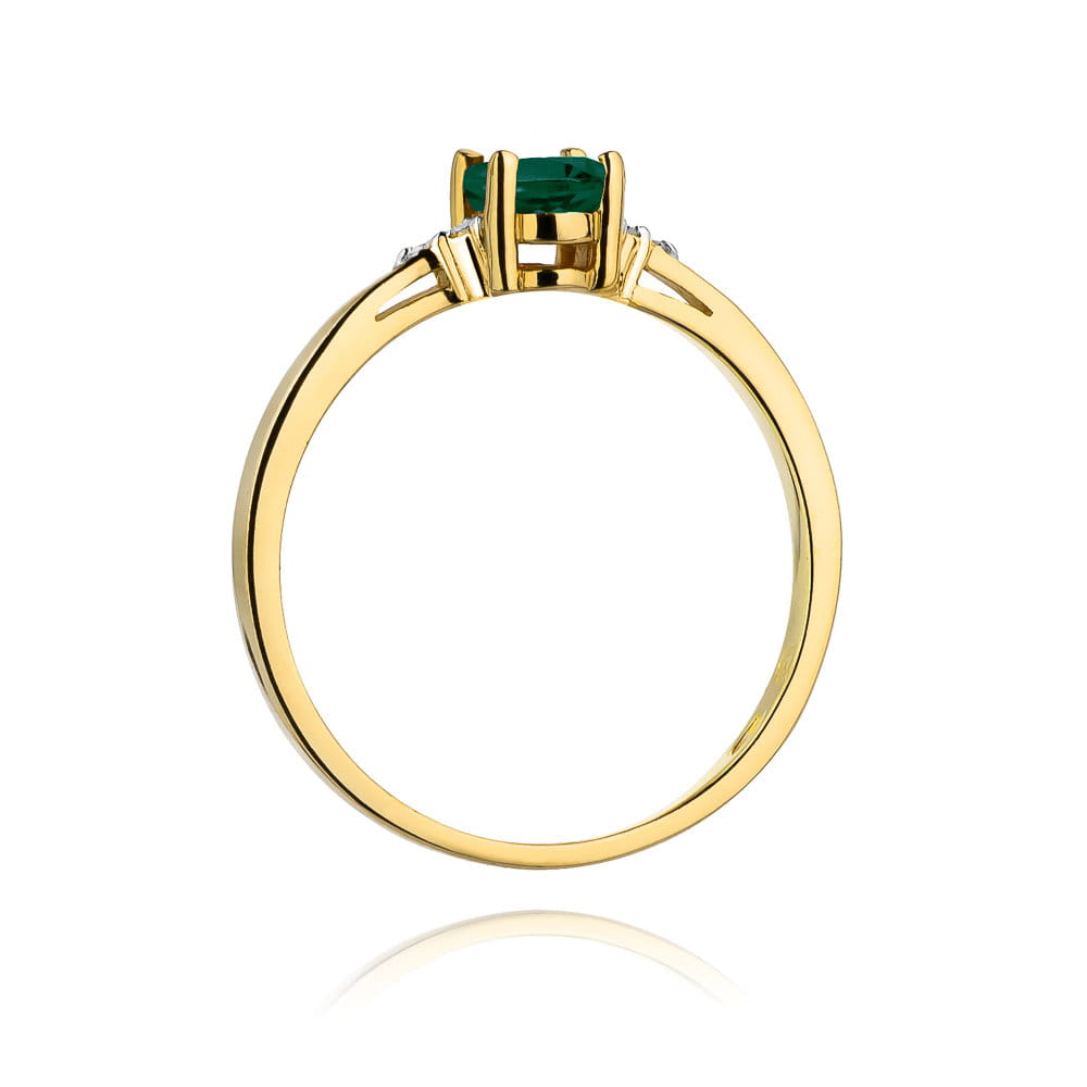 Gold Ring With Emerald And Diamonds