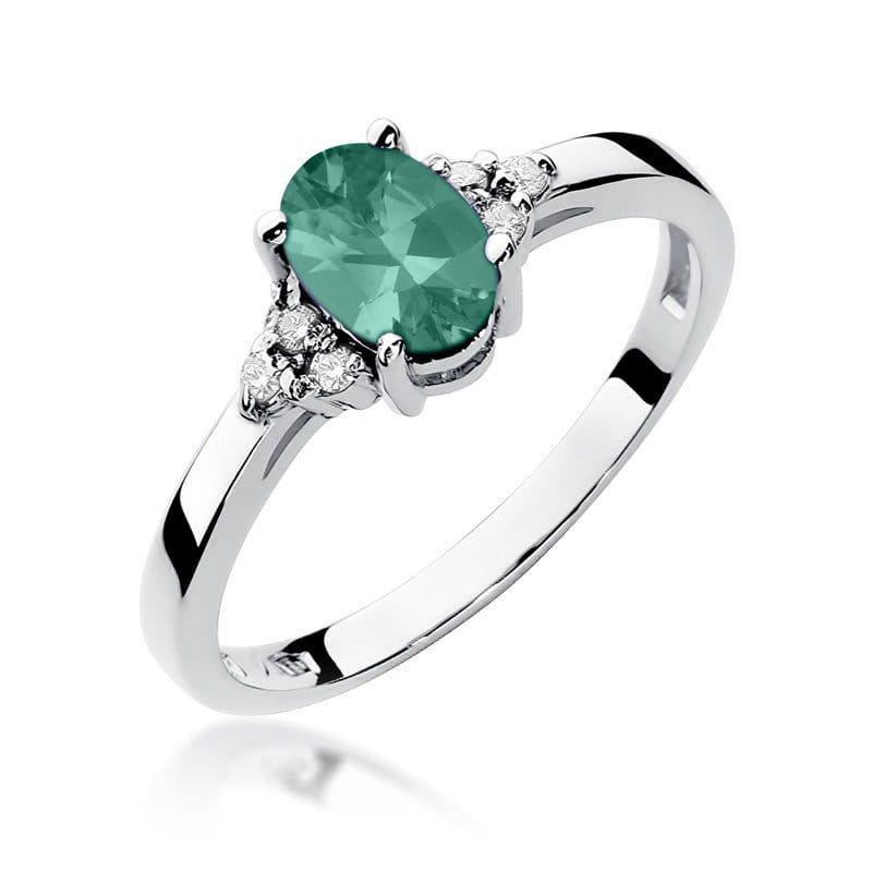 Gold Ring With Emerald And Diamonds