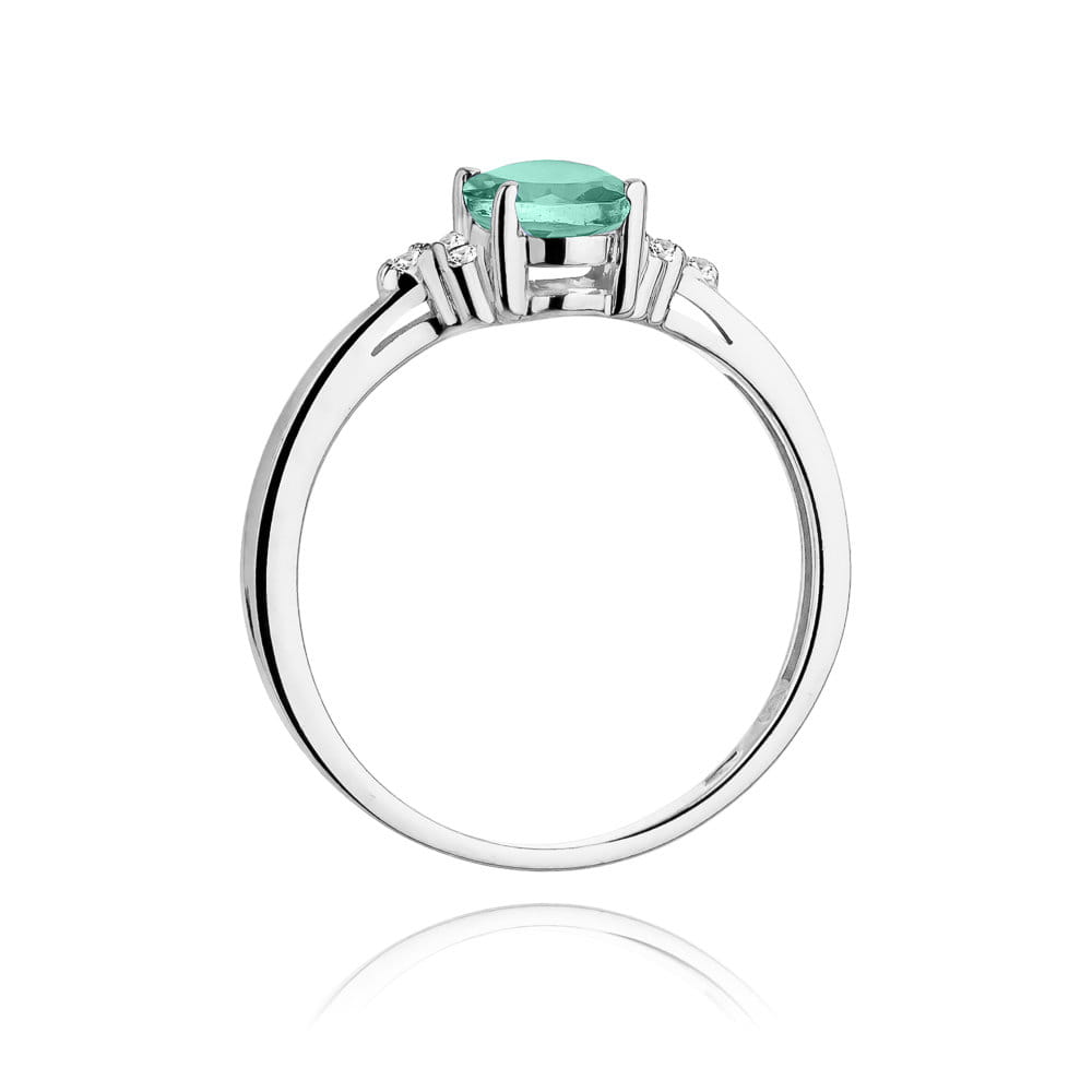 Gold Ring With Emerald And Diamonds