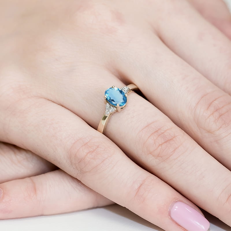 Auksinis Žiedas Su Topazu Ir Deimantais