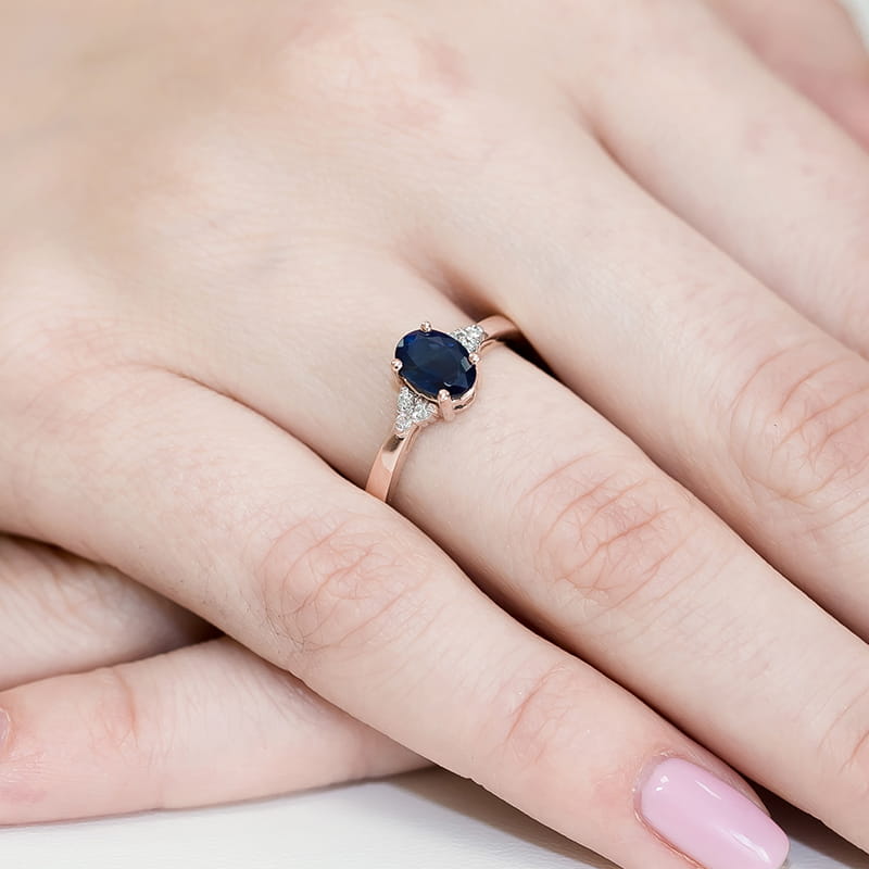 Auksinis Žiedas Su Safyru Ir Deimantais