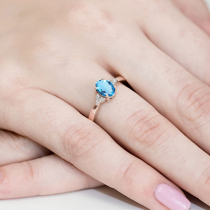 Auksinis Žiedas Su Topazu Ir Deimantais