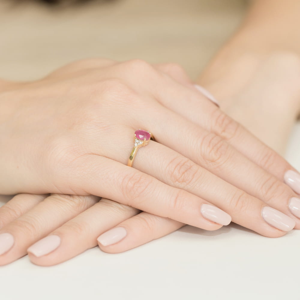 Auksinis Žiedas Su Rubinu Ir Deimantais