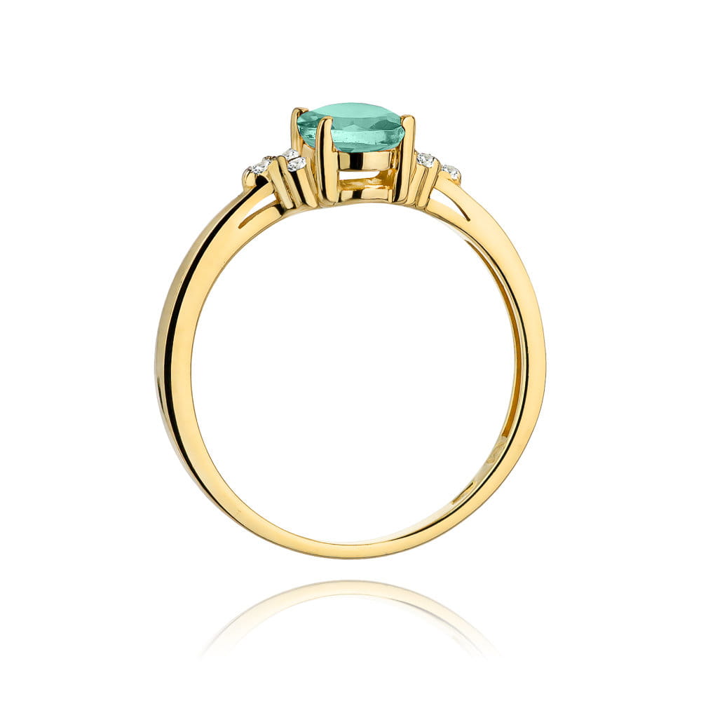 Gold Ring With Emerald And Diamonds