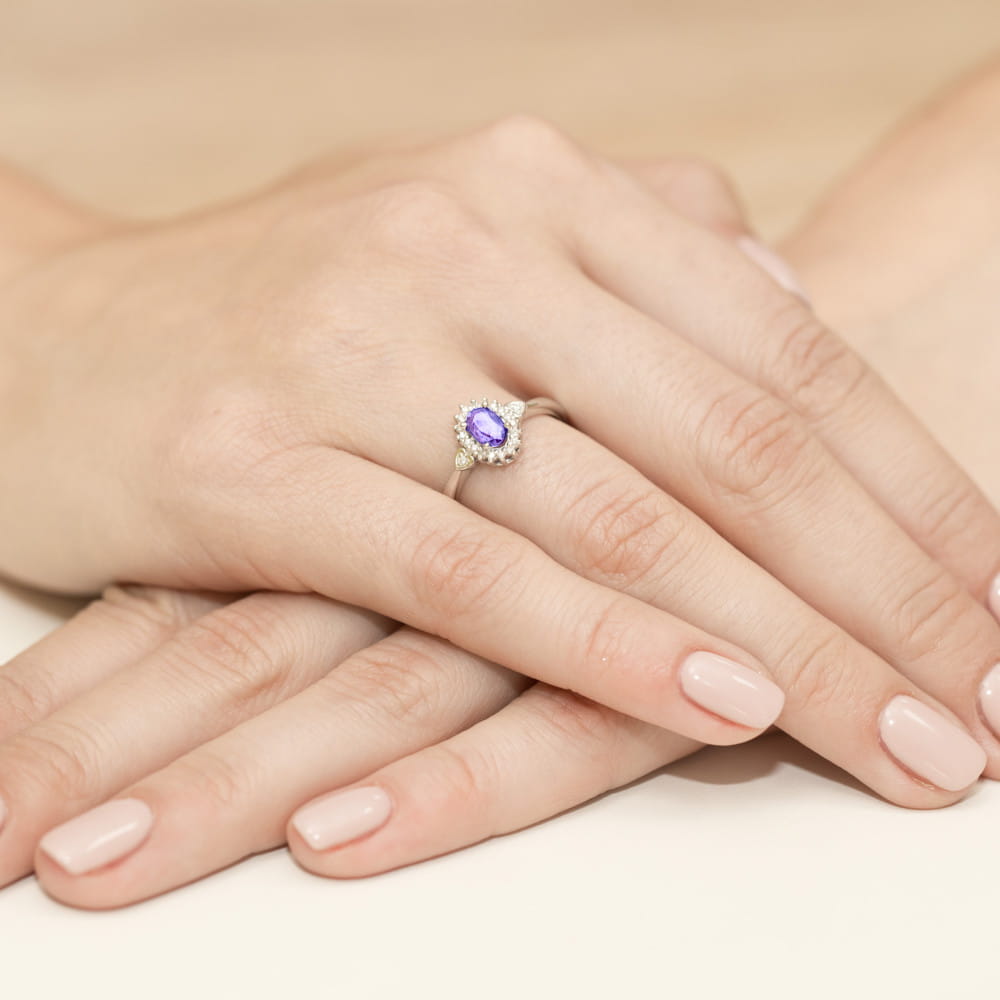 Gold Ring With Tanzanite And Diamonds