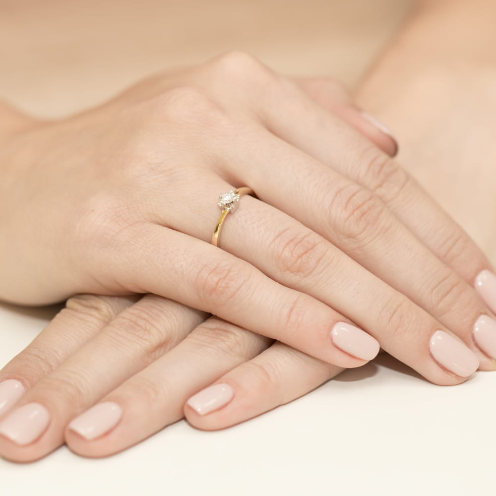 Auksinis Žiedas Su Deimantu