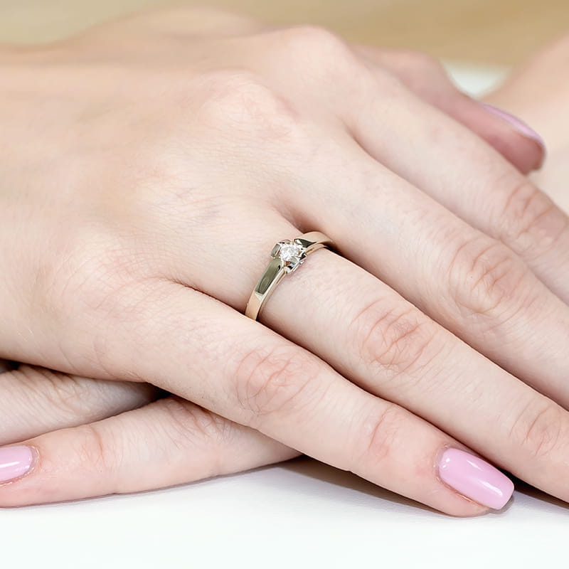 Auksinis Žiedas Su Deimantu